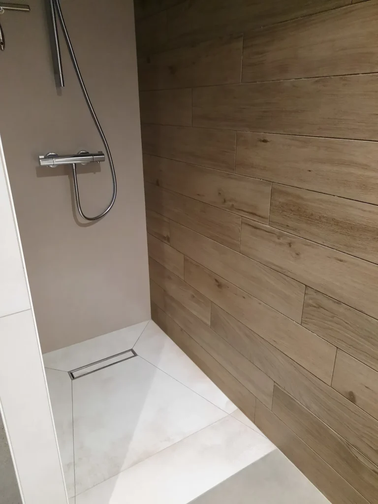 Réalisation de carrelage par Plâtre Vie, plâtrier aux Lucs sur Boulogne